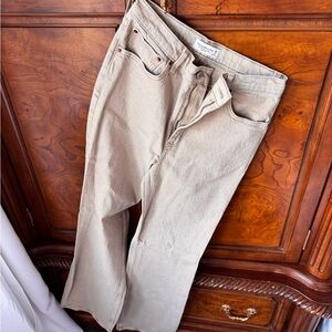 Abercrombie & Fitch The ‘90s Relaxed Jean High Rise